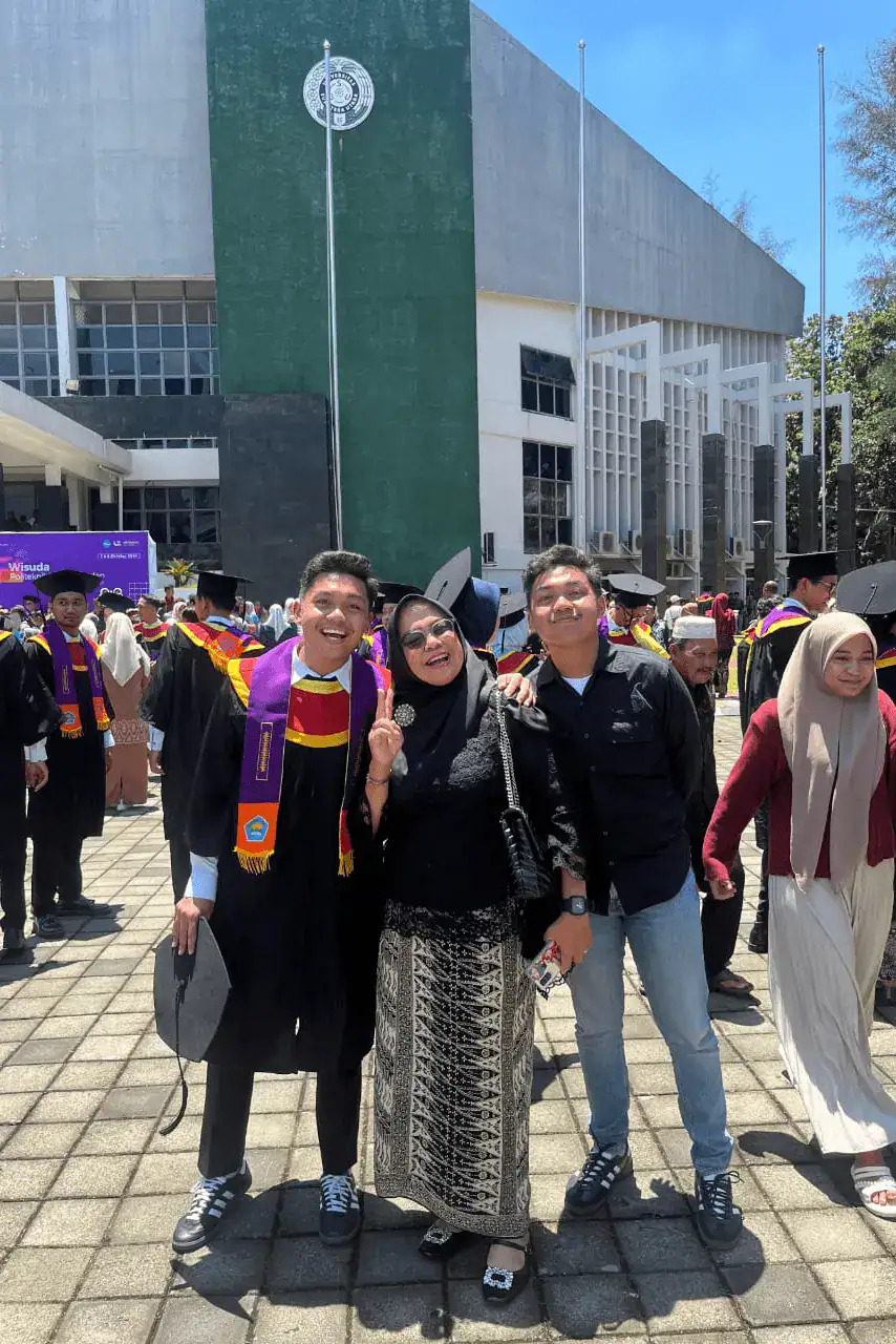 Twin Graduation Celebrate Daffa Syuja 127 Twin Graduation Celebrate Daffa Syuja