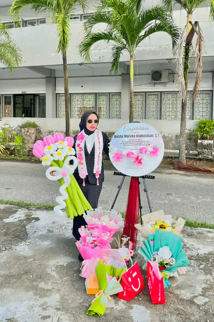 Wisuda Nisha 2 NishaaWisuda